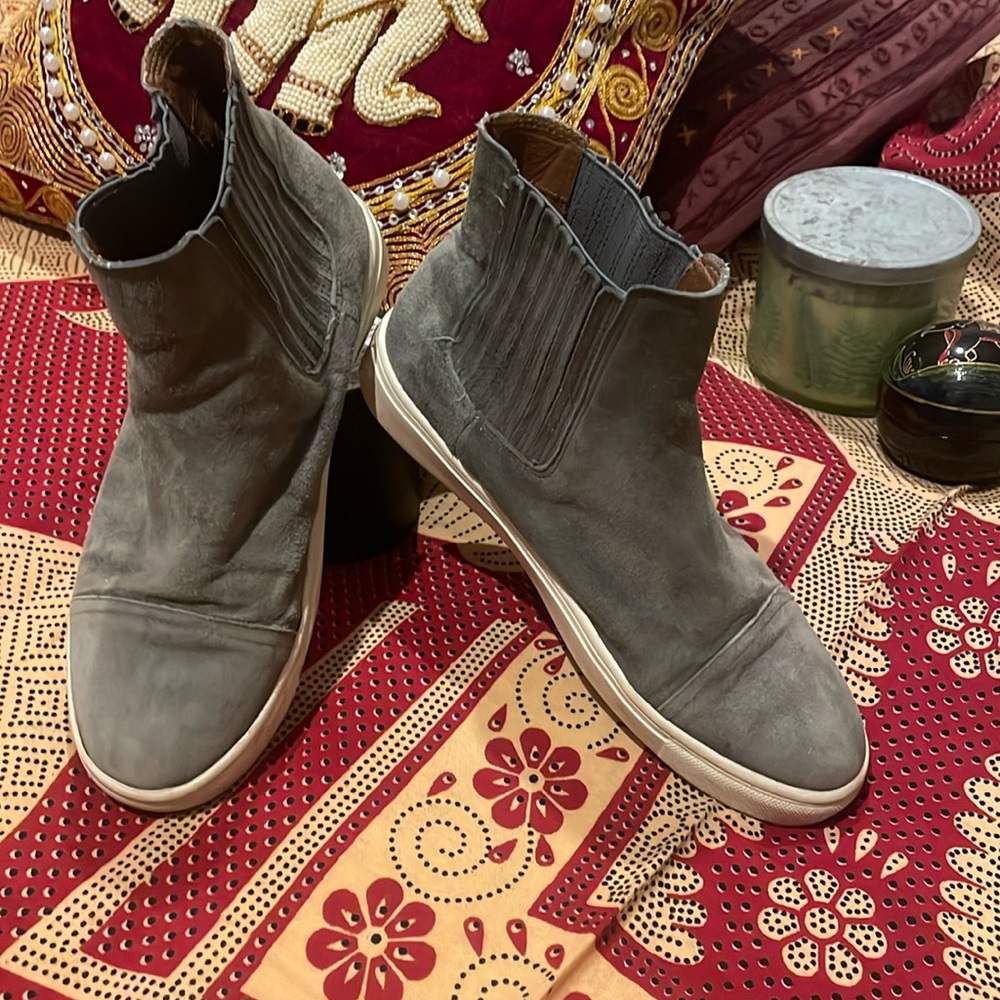Pre-loved Steve Madden gray ankle boots